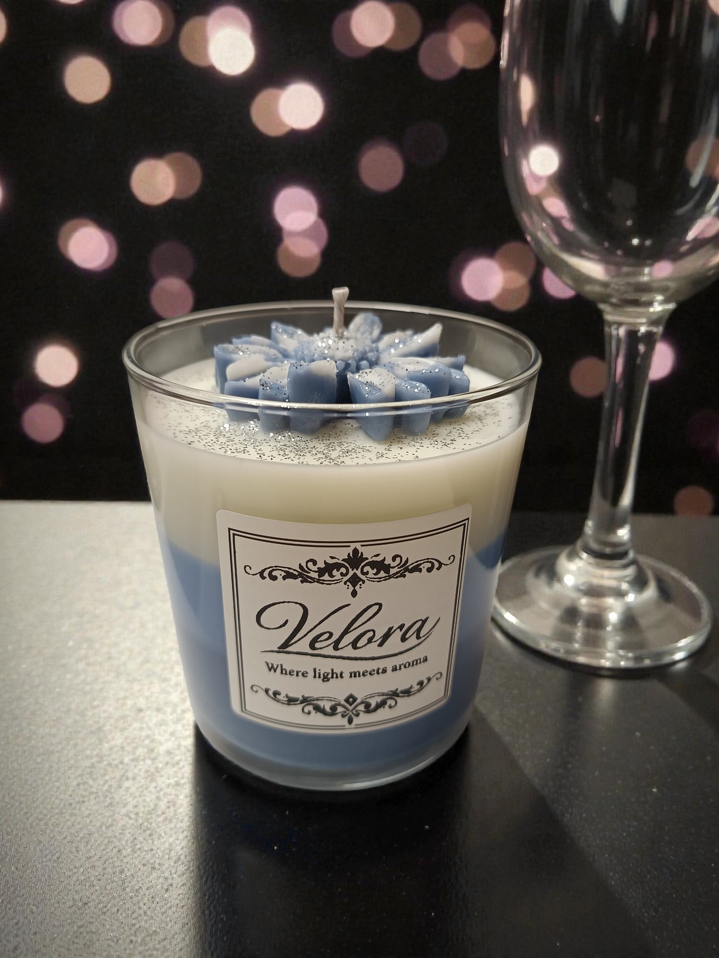 Χειροποίητο κερί σόγιας Velora Candles με ombre σχέδιο μπλε γαλάζιο και άρωμα Bahamas Vibes