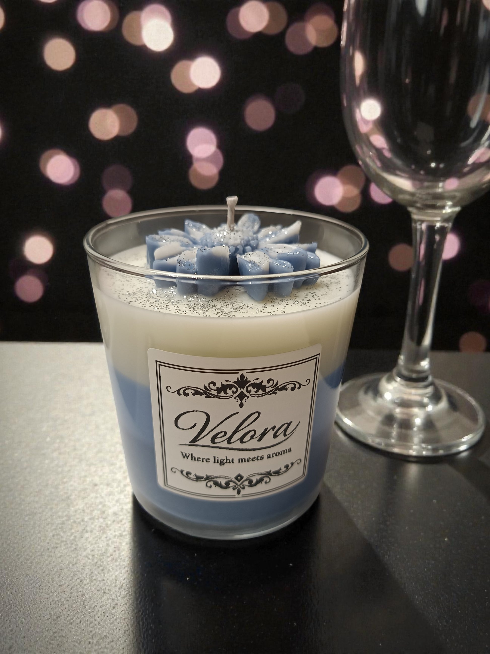 Χειροποίητο κερί σόγιας Velora Candles με ombre σχέδιο μπλε γαλάζιο και άρωμα Bahamas Vibes