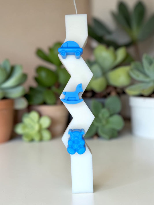 Χειροποίητη αρωματική λαμπάδα ζιγκ-ζαγκ από φυσικό κερί σόγιας με μπλε λουλούδια wax melts | Velora Candles